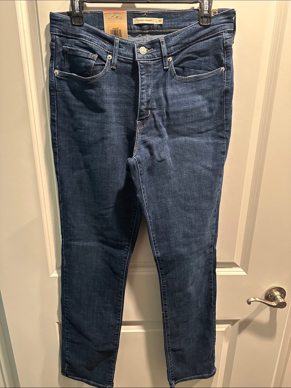 Levi's Straight Leg Jeans in Dark Blue Wash